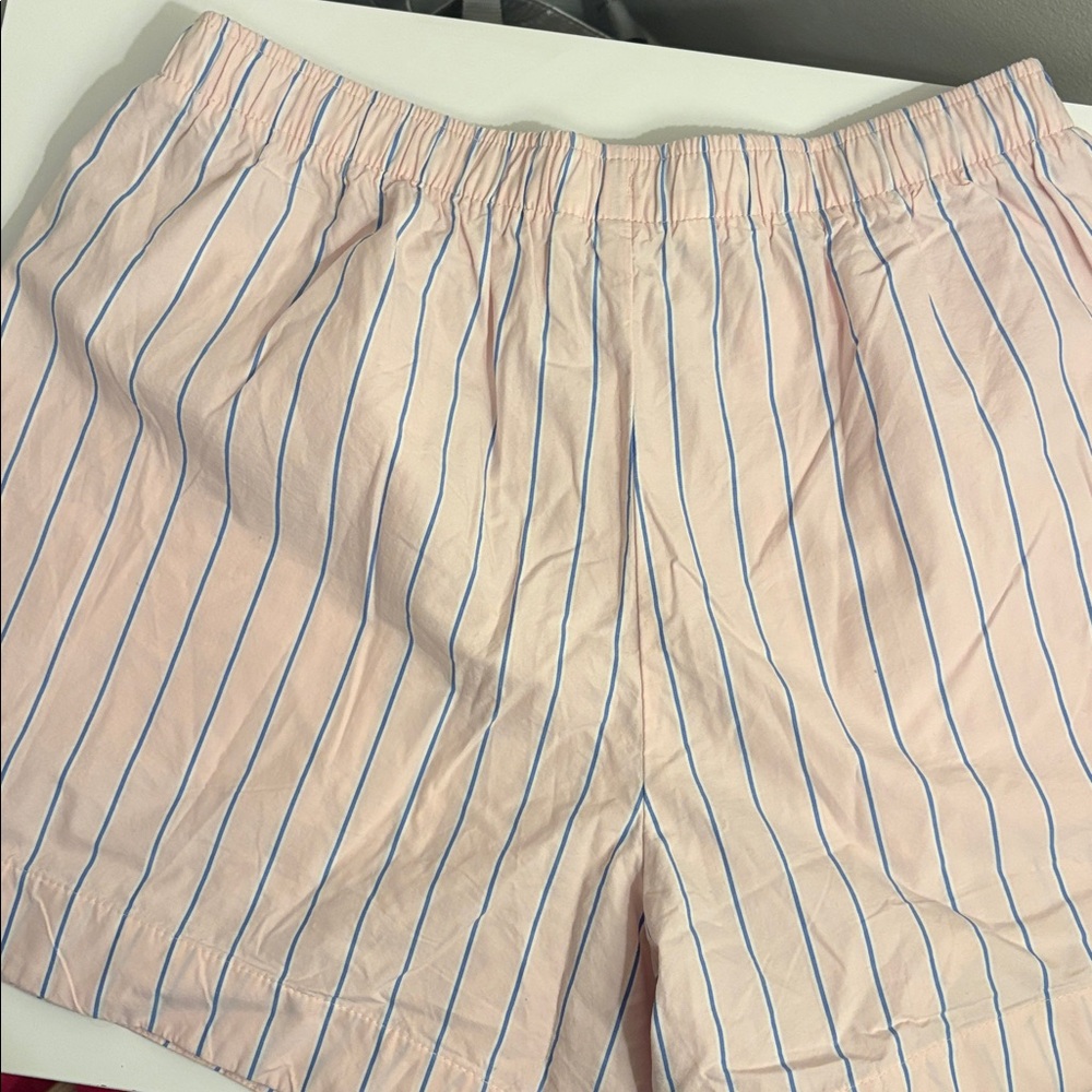 A&F PINSTRIPE BEACH SHORT - Picture 3 of 3